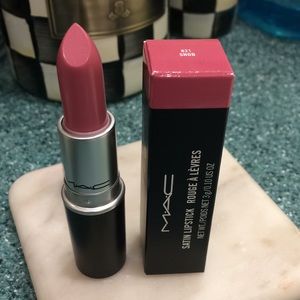Mac SNOB lipstick Satin